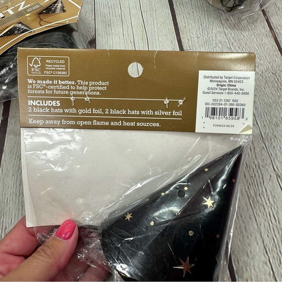 NWT Spritz Black Silver Party Hats Happy New year (undated) 4pc per pack 8pks - Picture 2 of 4